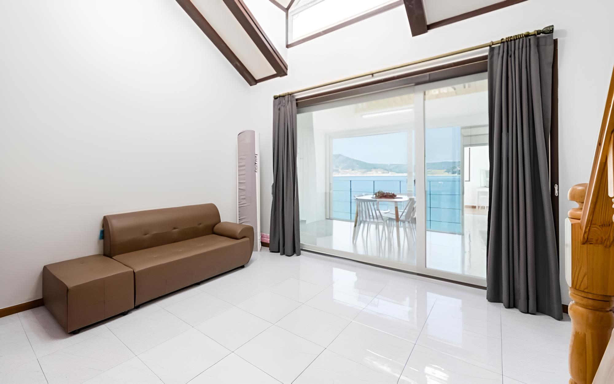 Room (Amor (Ocean View Duplex)) photo 2