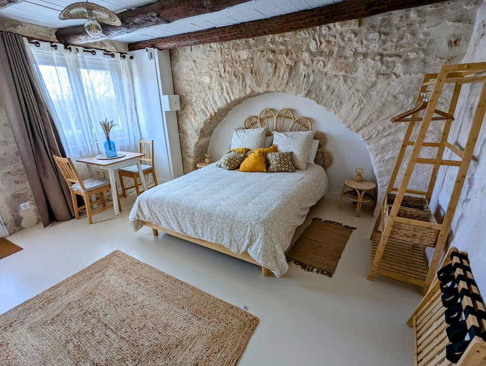 Classic Studio, Ensuite, Garden View