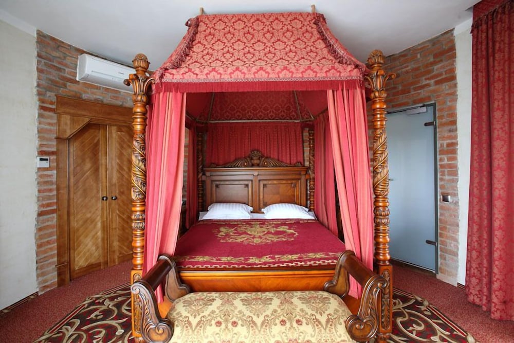 Honeymoon Suite photo 1