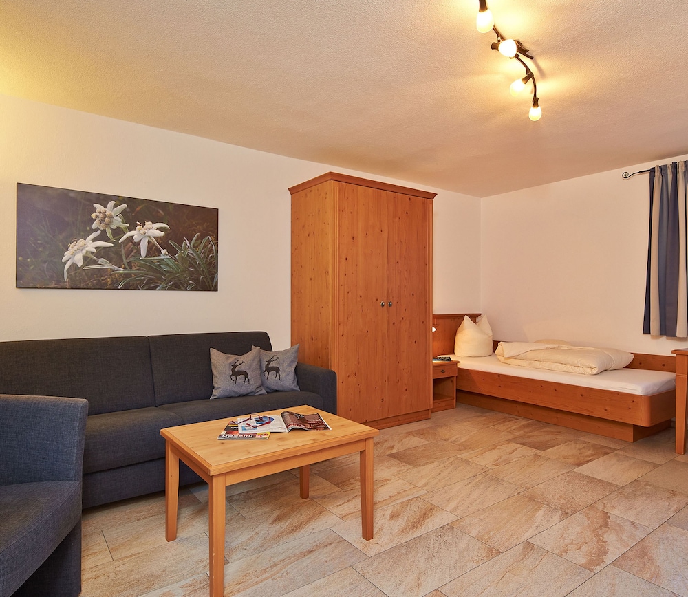 Apartment, Kitchen (Edelweiss)