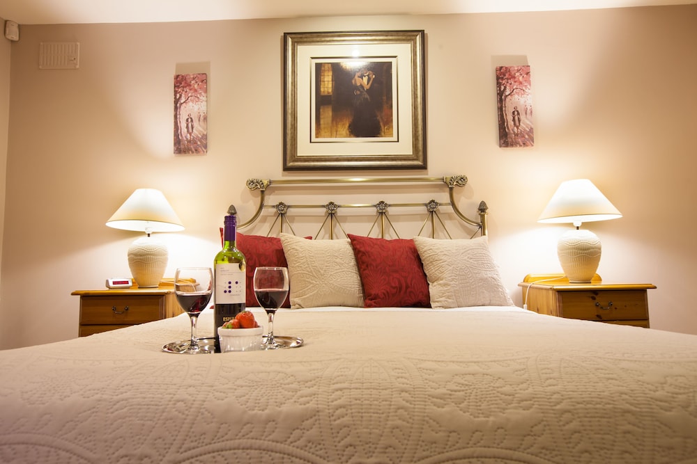 Deluxe Double Room Ensuite with Bath Garden View (Room 1) photo 3