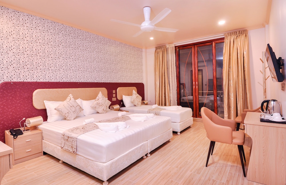 Superior Double Room, 1 Bedroom, Balcony, City View photo 3