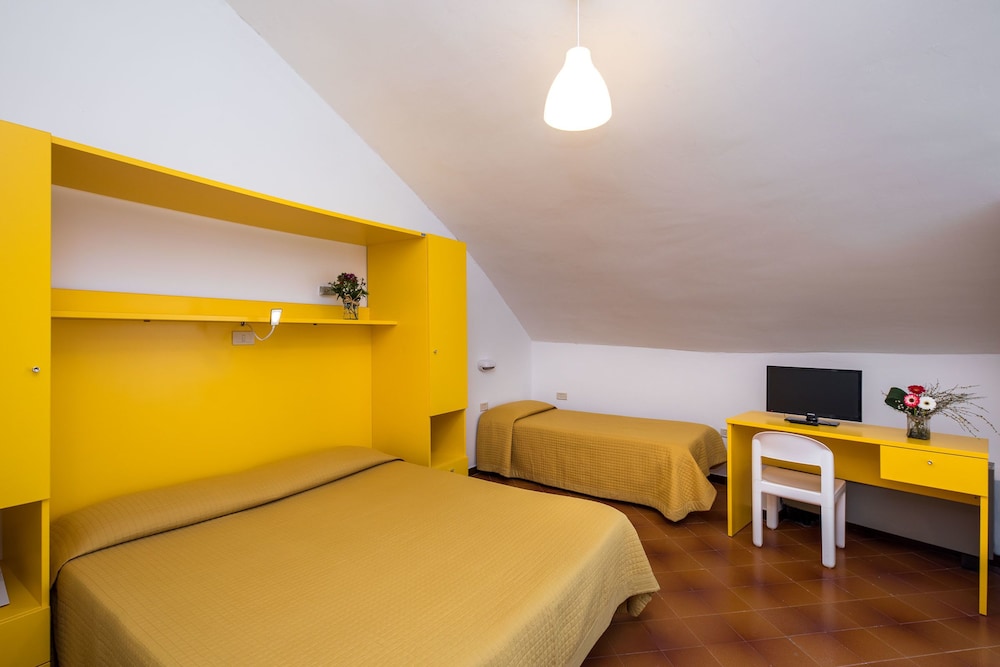 Standard Quadruple Room, Multiple Beds (3 pax) - Photo 2