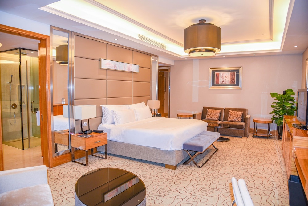 Junior Suite, 1 King Bed photo 1