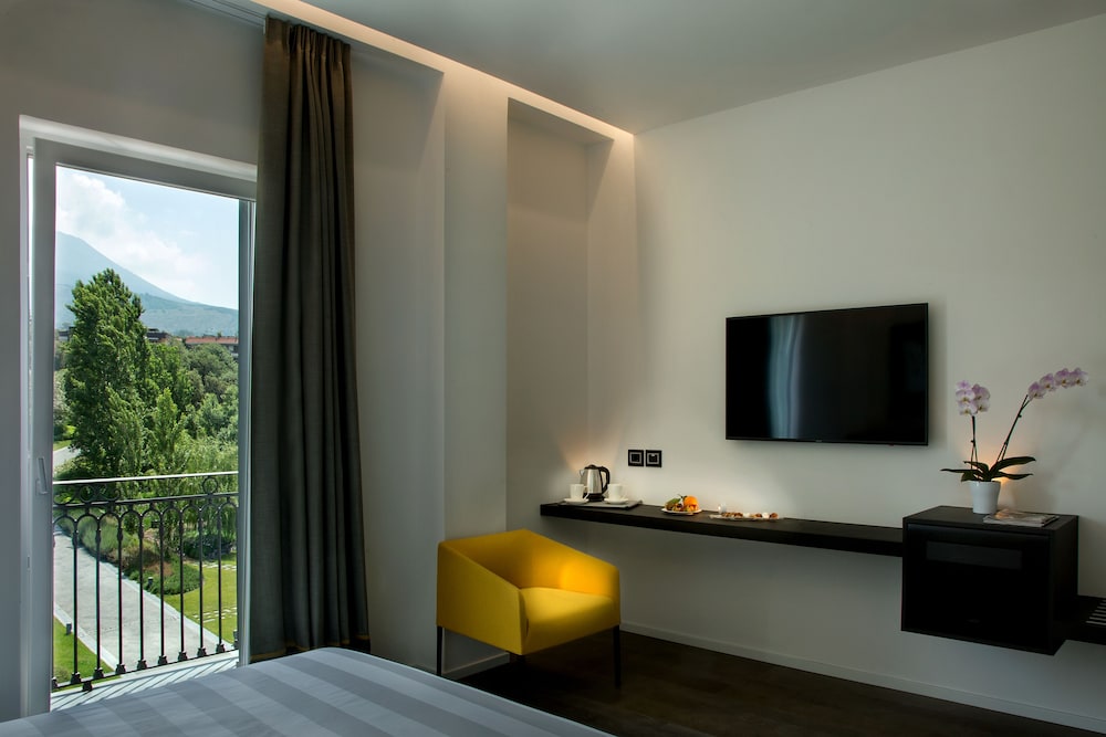 Royal Room, 1 Queen Bed, Terrace, Mountain View (Vesuvius view) photo 2