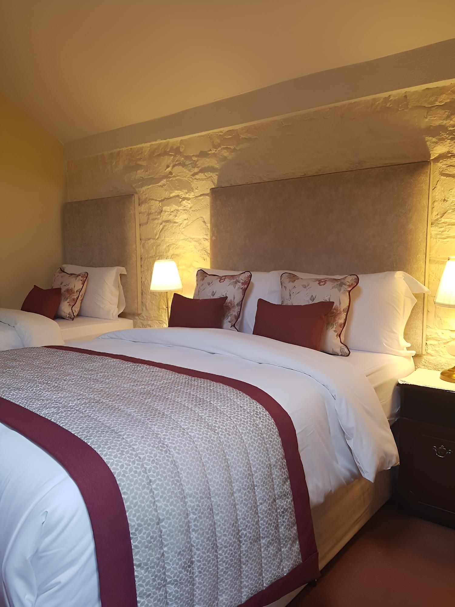 Classic Double or Twin Room, Ensuite, Garden View photo 2