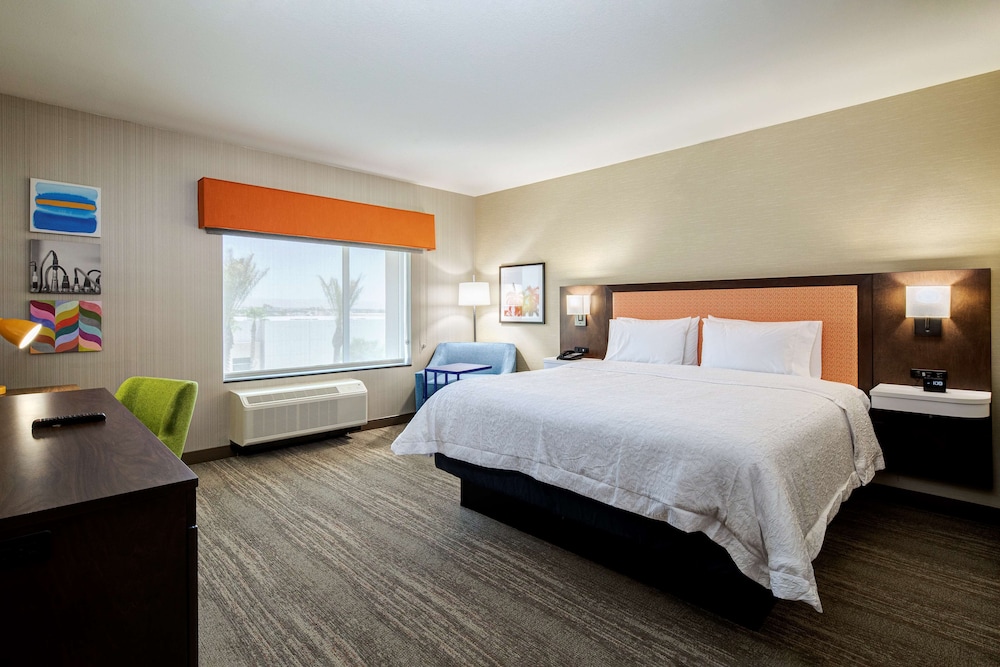 Room, 1 King Bed, Microwave - Photo 1