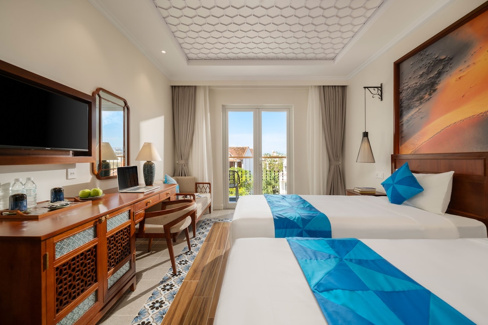 Deluxe Double or Twin Room, Balcony, City View - Photo 4