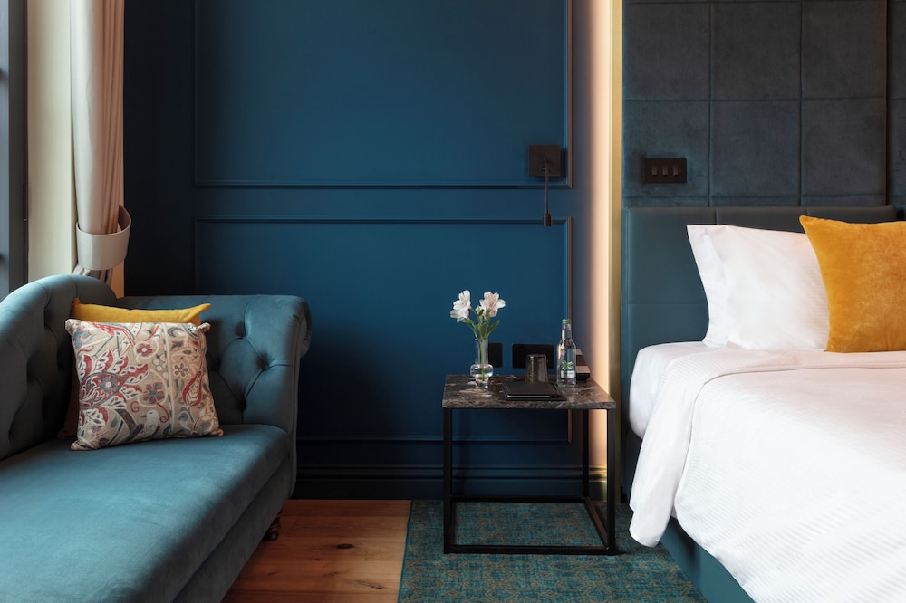 Room, 1 King Bed (Estate) - Photo 4