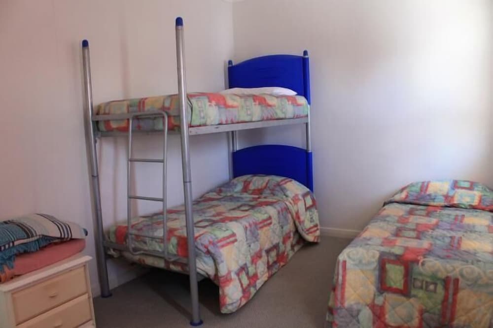 Standard Shared Dormitory, Shared Bathroom (3 Bed Mixed Dorm) photo 3