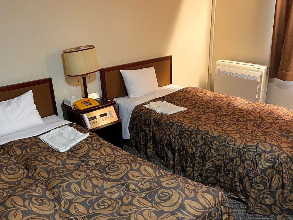Twin Room, Smoking