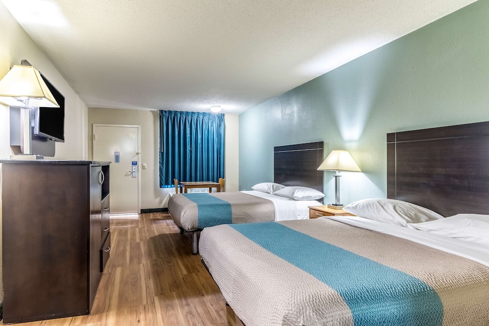 Deluxe Room, 2 Queen Beds, Non Smoking, Kitchen photo 2
