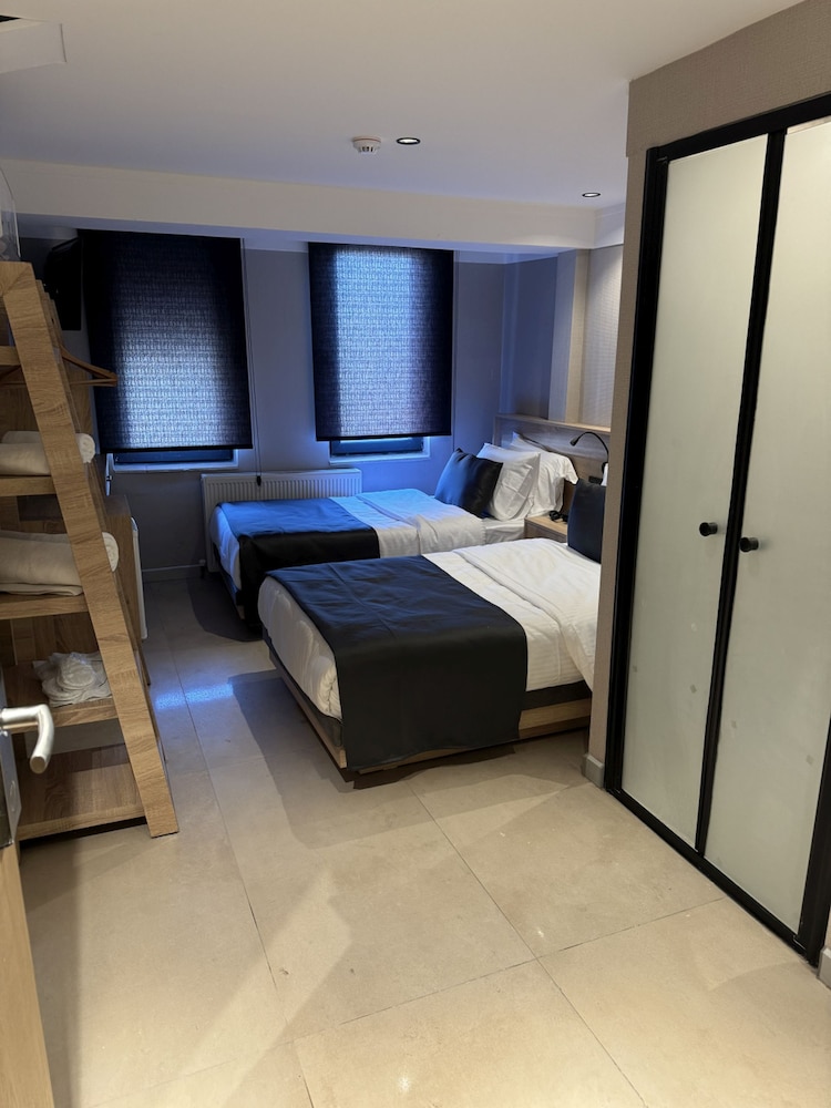 Standard Double or Twin Room photo 1