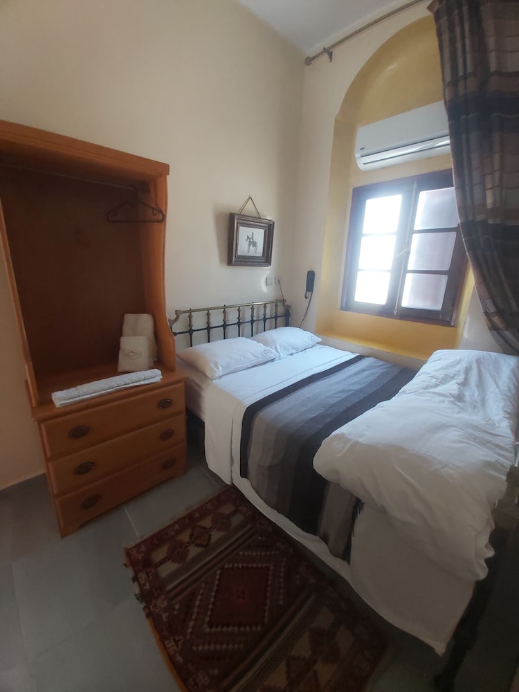 Basic Single Room photo 1