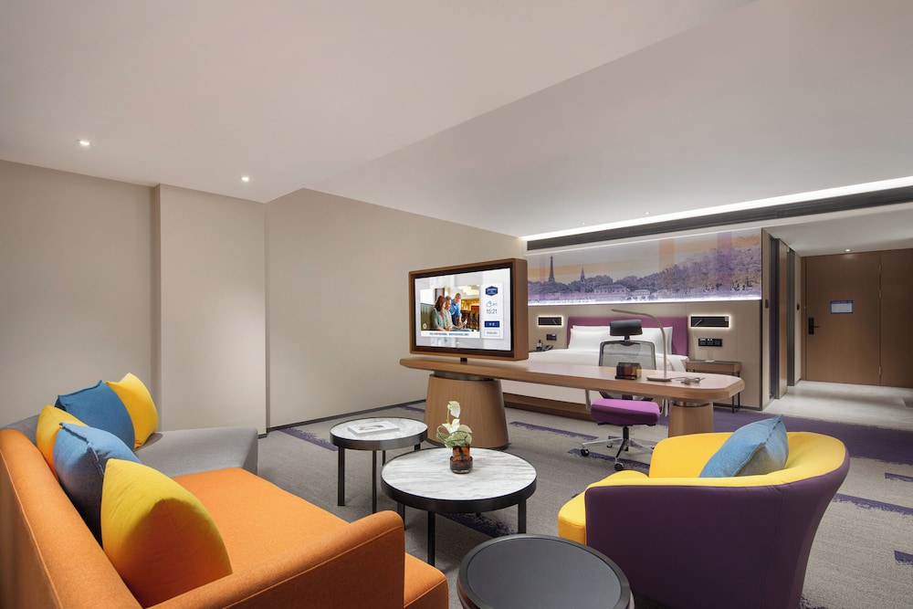Business Suite, City View