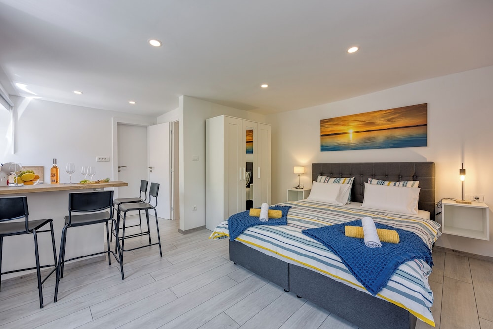 Family Apartment, Multiple Bedrooms, 2 Bathrooms (Summer Breeze Apartment Mali lošinj)