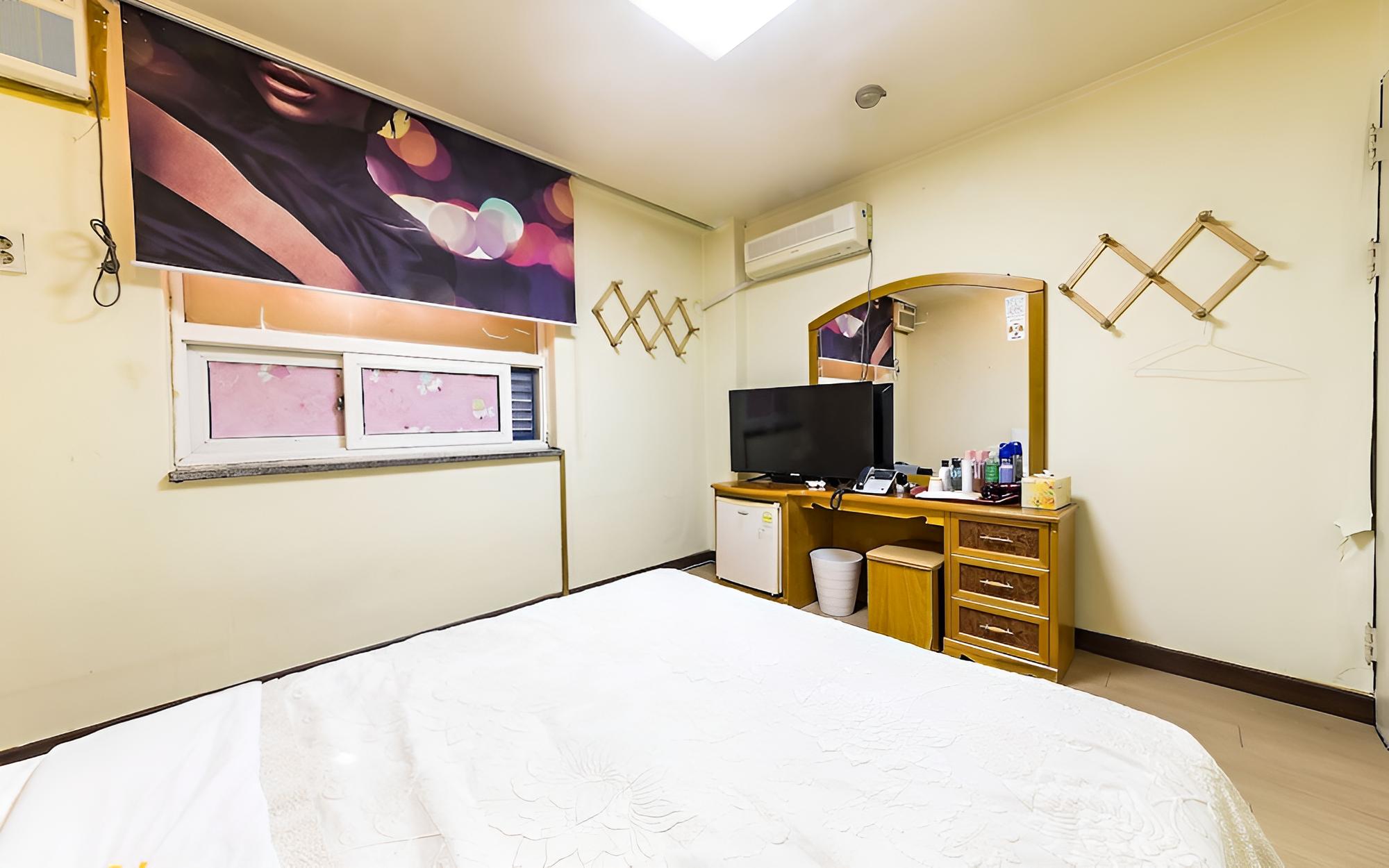 Room (Standard Room) - Photo 2