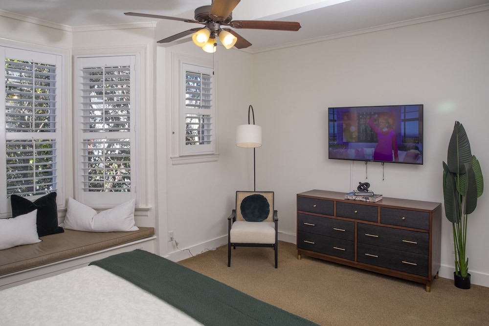 Suite, Ensuite thumbnail 5