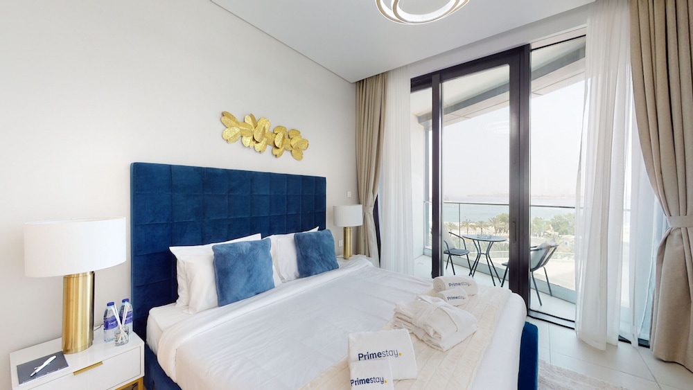 Apartment, 3 Bedrooms, Pool Access, Beachside