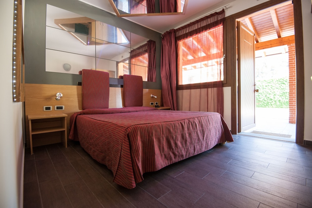 Business Double or Twin Room photo 1