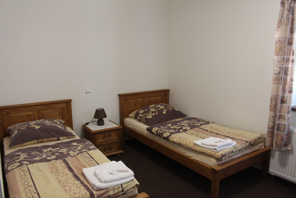 Economy Twin Room - Photo 1