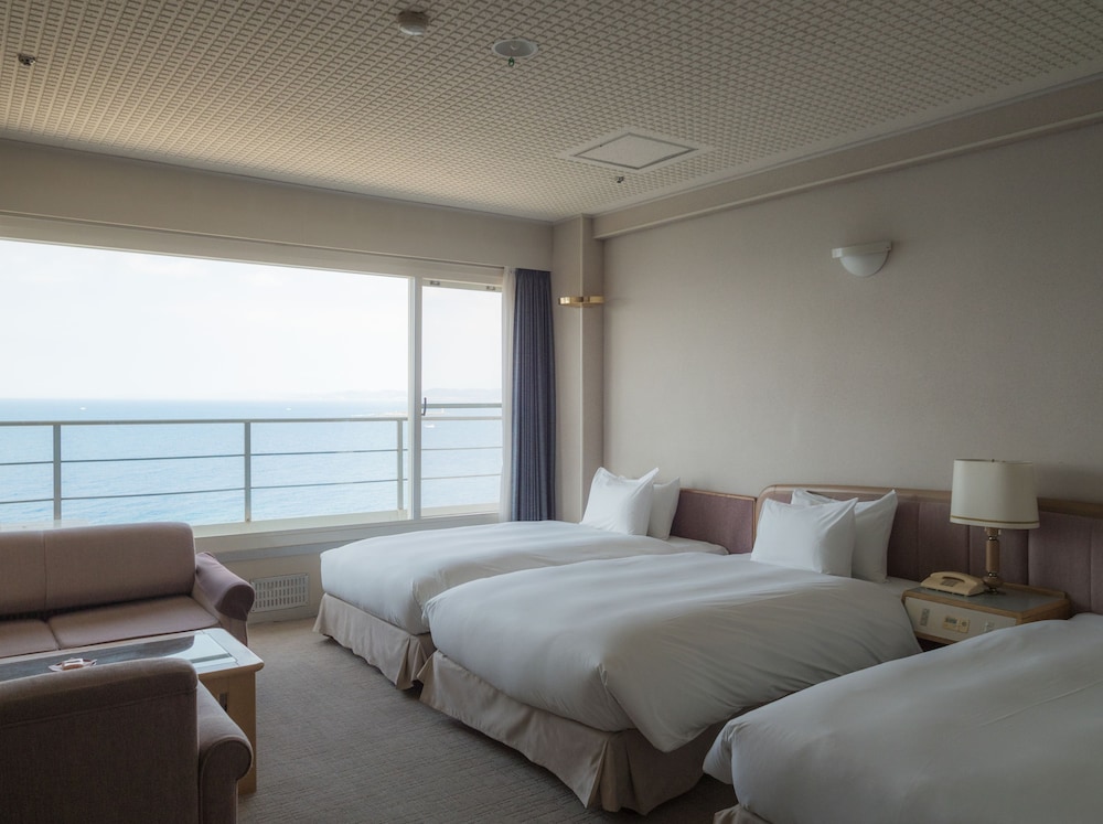 Moderate Triple Room with Shower Booth, Smoking, Ocean View - 40sqm, Up to 4 Guests - Photo 1
