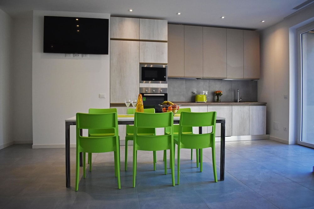 Grand Apartment (Como)