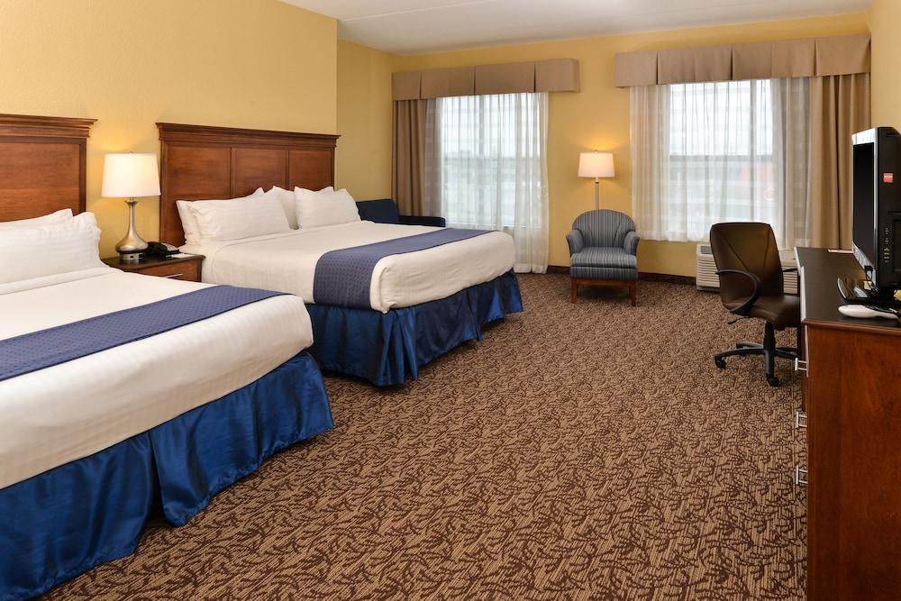 Standard Room, Multiple Beds - Photo 1