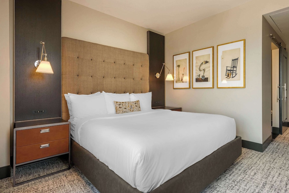 Room, 1 King Bed, Accessible, Non Smoking (Oversize Walk in Shower) - Photo 2