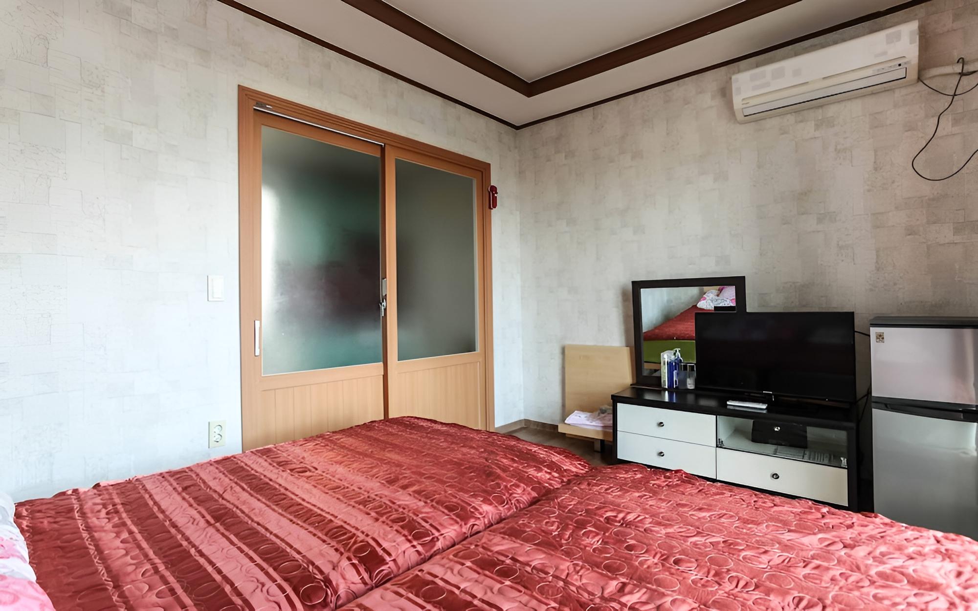 Room (Amigo (Condo Room)) photo 2