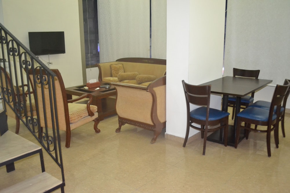 Duplex - Photo 6