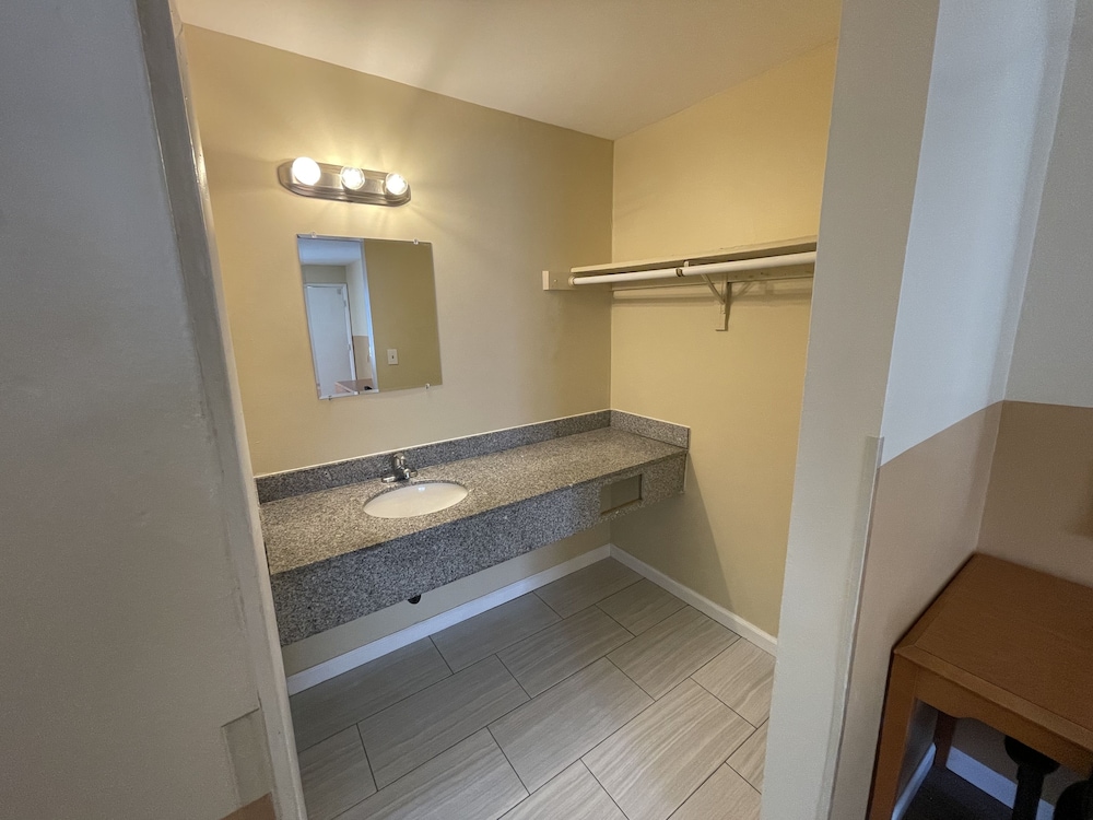Superior Room, 1 Queen Bed - Photo 16