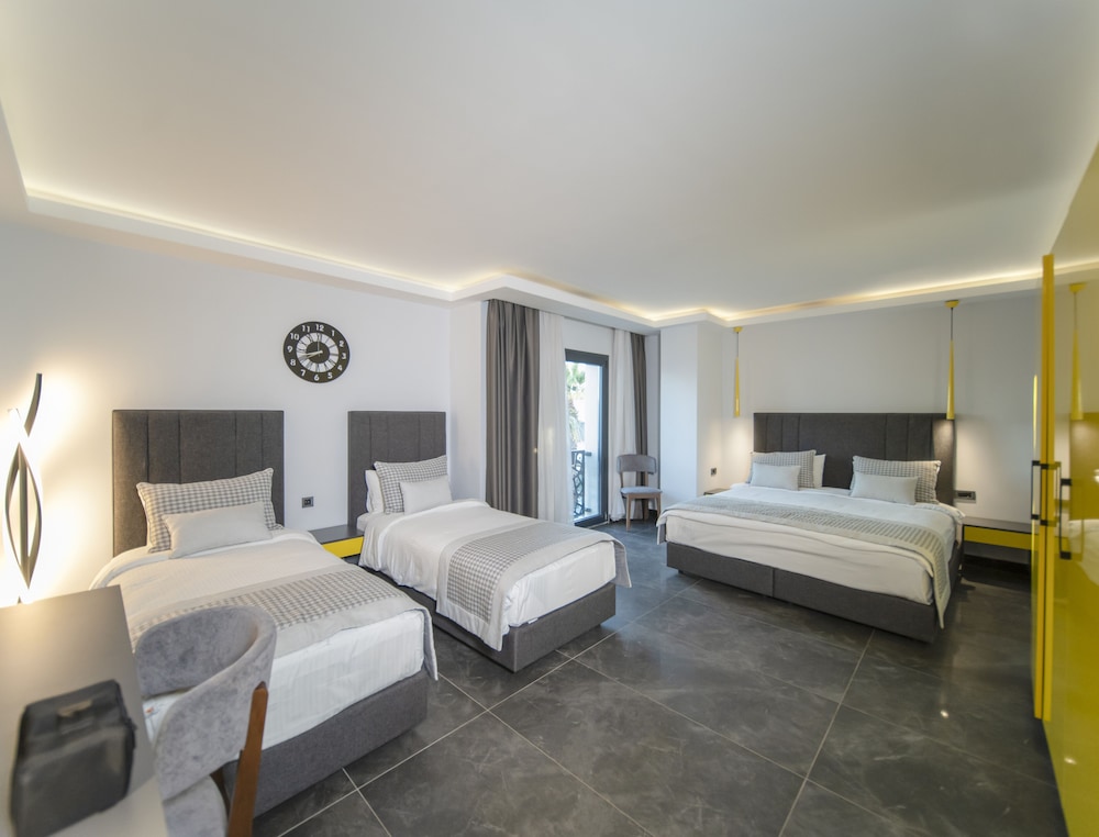 Family Quadruple Room, 1 Bedroom - Photo 1