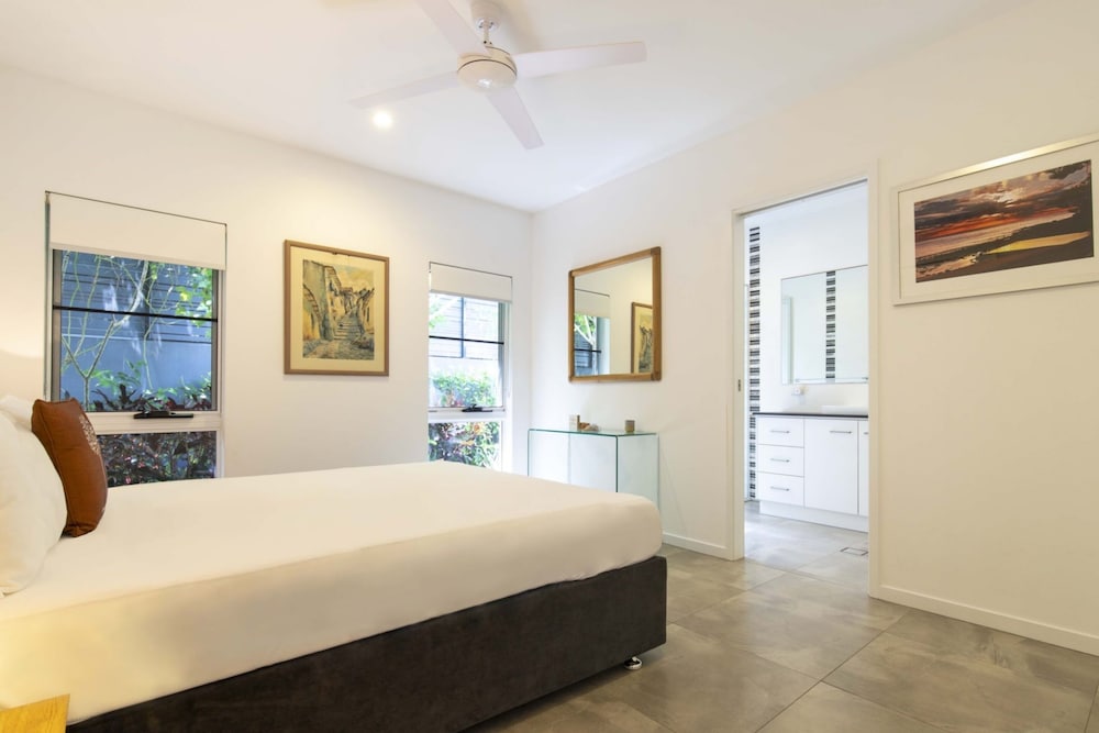 Luxury House photo 1