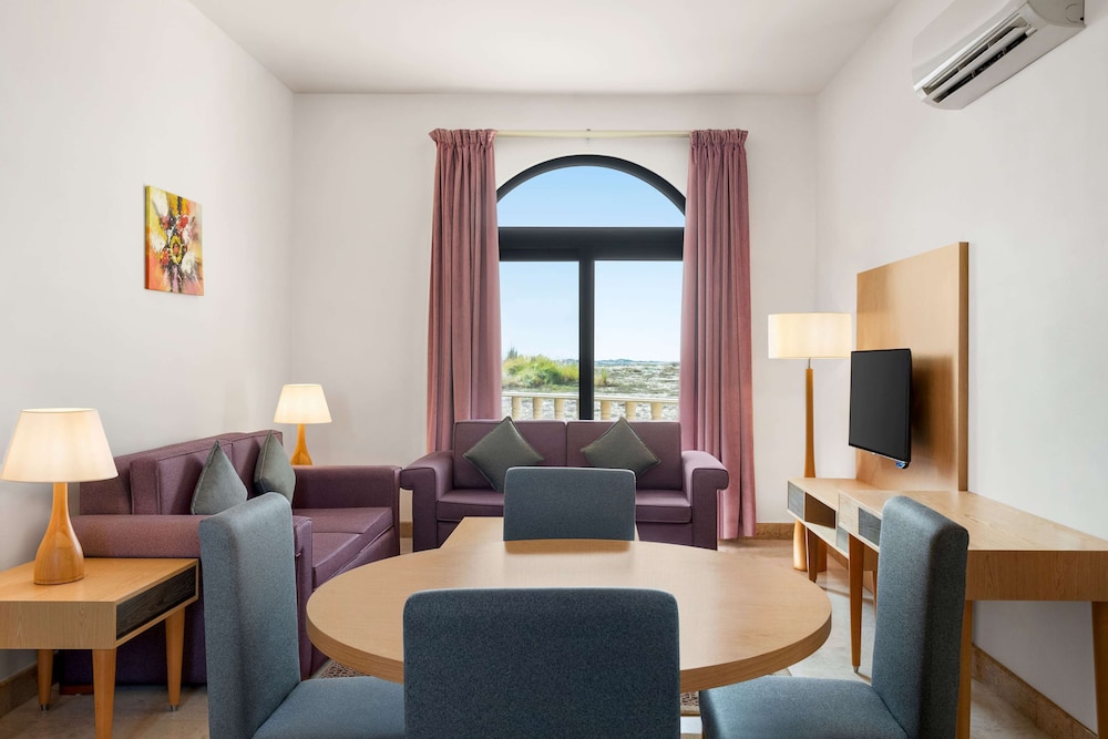 Chalet, 2 Bedrooms, Non Smoking - Photo 2