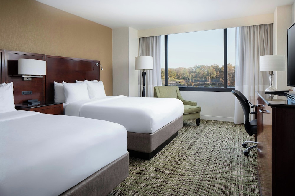 Room, 2 Queen Beds (Mobility Accessible, Tub) photo 3