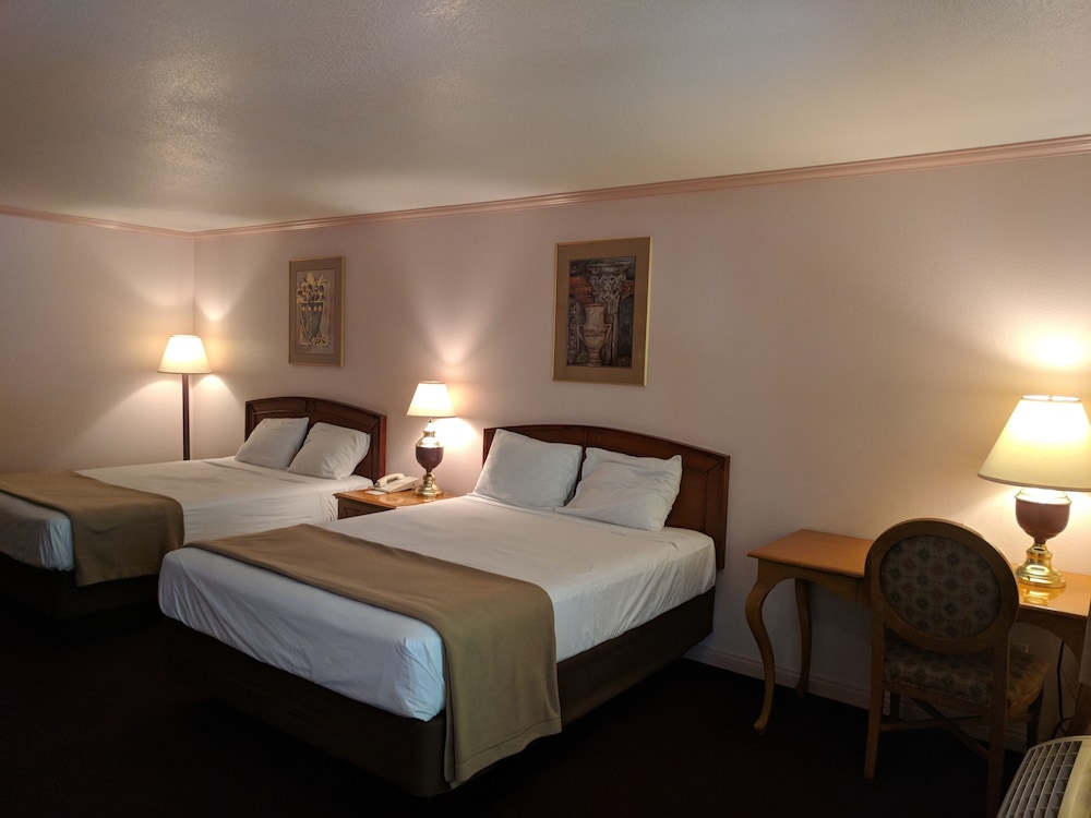 Deluxe Room, 2 Queen Beds (Non-Pet Friendly) photo 1