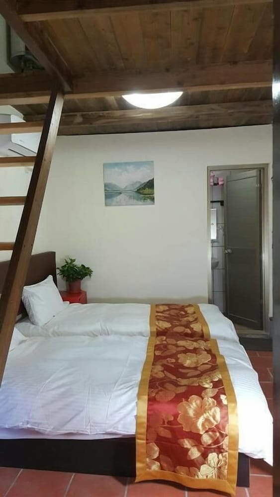 Basic Quadruple Room photo 2