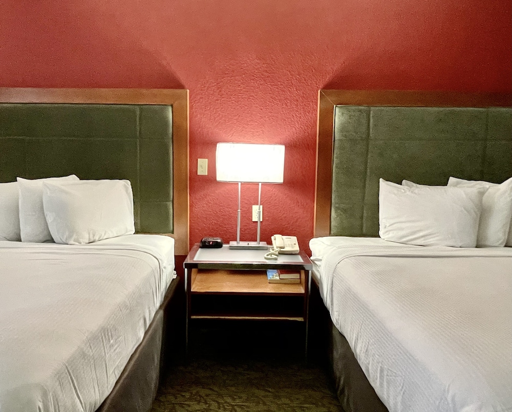 Exclusive Room, 2 Queen Beds, Non Smoking, Refrigerator & Microwave - Photo 7