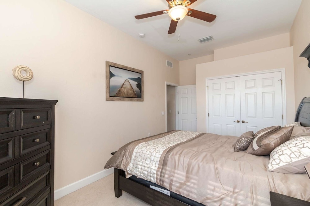 Condo (Hawthorne 201) photo 1