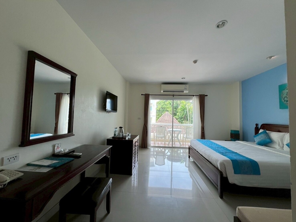 Superior Double bed with balcony (no lift building) photo 1