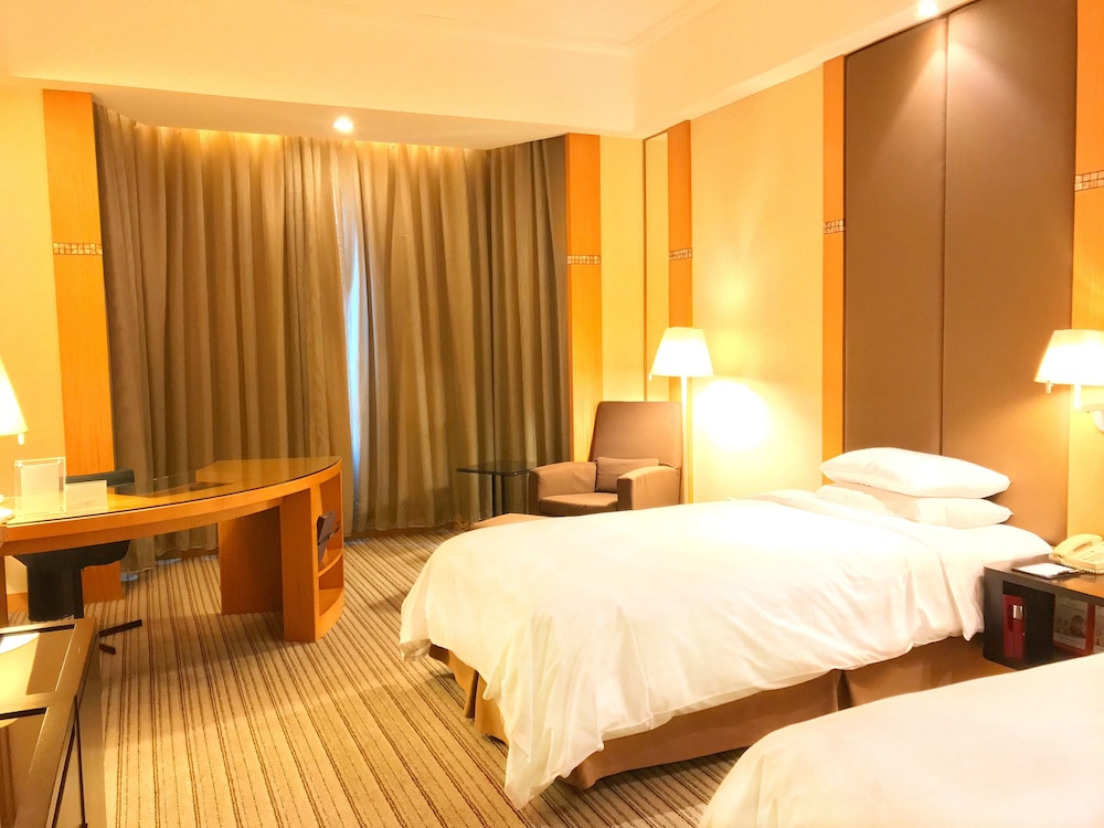 Specialty Suite King photo 3