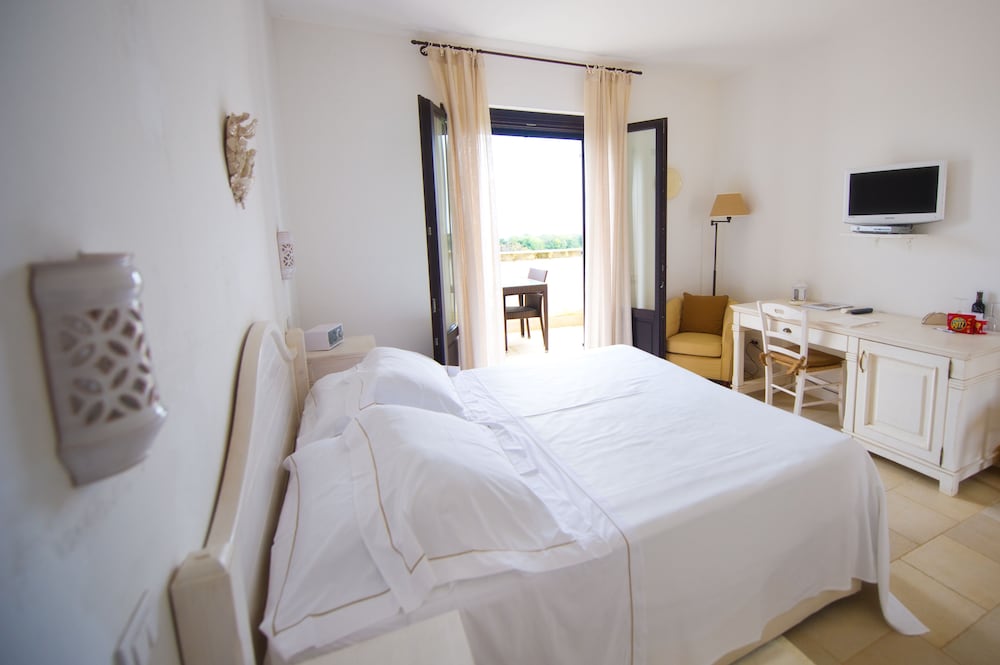 Deluxe Room (1 queen bed or 2 single beds) - Photo 1