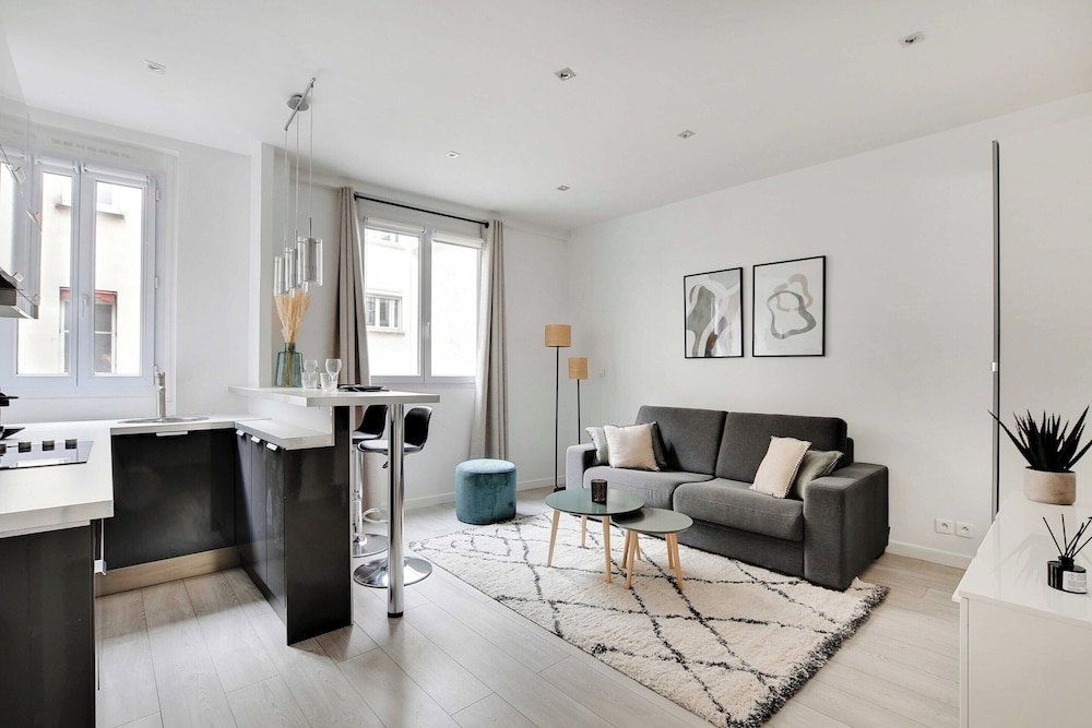Apartment photo 2