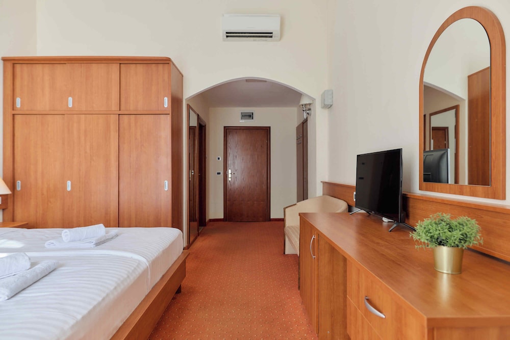 Superior Double Room with Balcony and Sea View - Photo 4