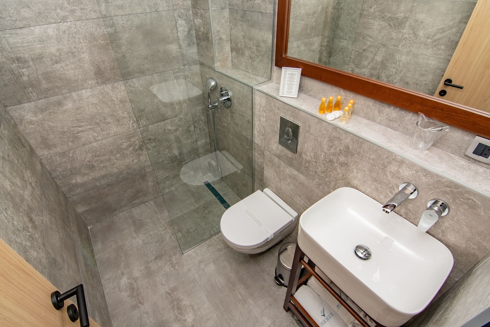 Standard Double Room - Photo 7