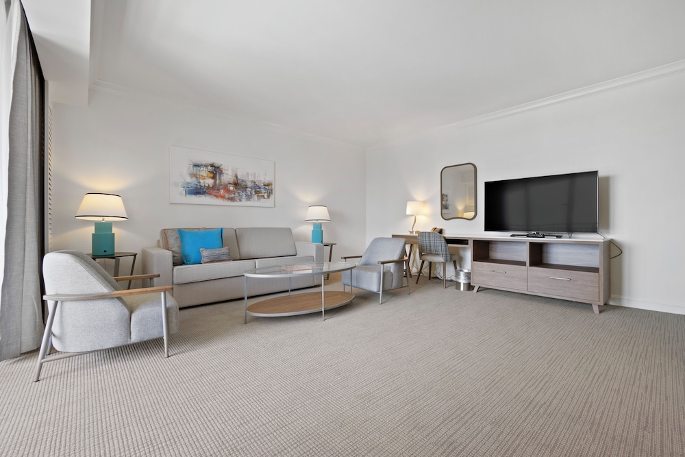 Suite, 1 King Bed with Sofa bed, City View (Sunset) thumbnail 6