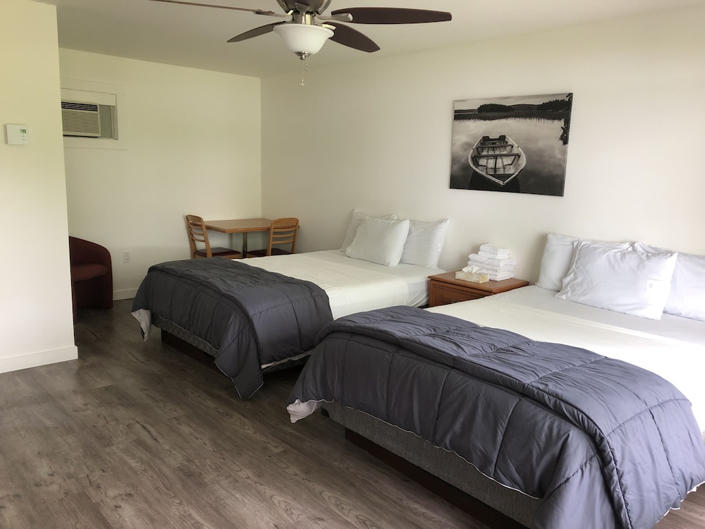 Standard Room, 2 Queen Beds, Air conditioning, Lake View (Sunrise 7)