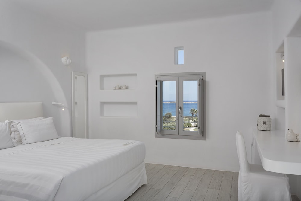Exclusive Suite with Panoramic Sea View & Private Plunge Pool