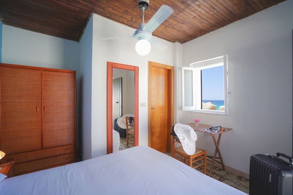 Double Room, 1 Queen Bed